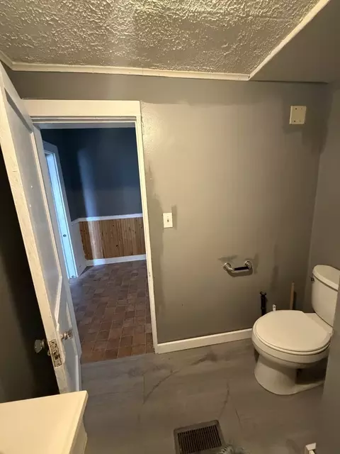 Bath - 110 W Webb St, Carmi, IL 62821 photo 2 of 2