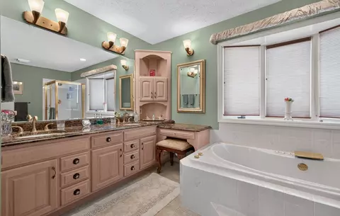 Bath - Undisclosed, Bloomington, IL 61704 photo 2 of 4
