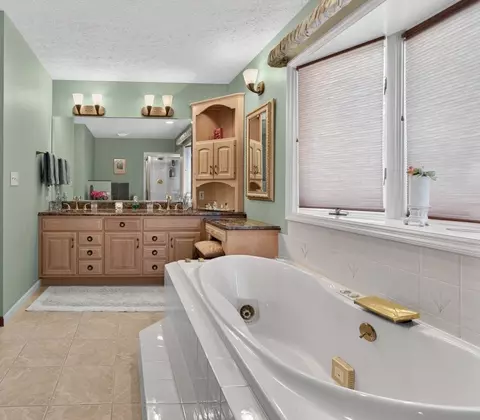 Bath - Undisclosed, Bloomington, IL 61704 photo 3 of 4