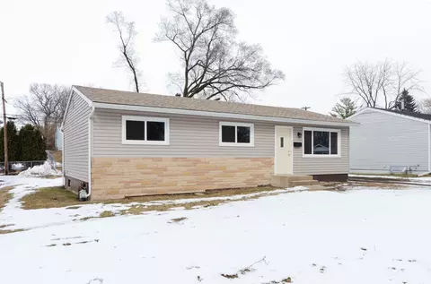 156 Terry Ct, Woodstock, IL 60098