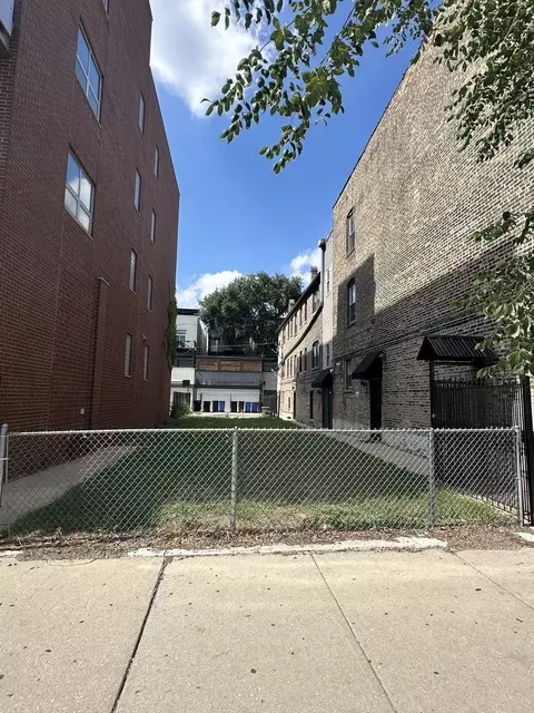 910 N Ashland Ave, Chicago, IL 60622