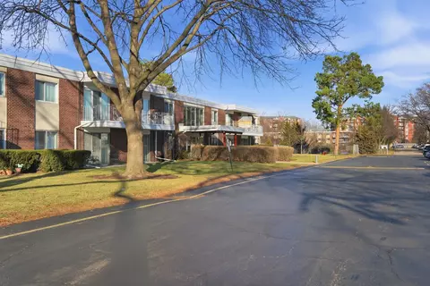 Exterior - 100 Deborah Ln #28B, Wheeling, IL 60090 photo 2 of 6