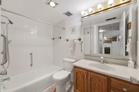 Bath - 100 Deborah Ln #28B, Wheeling, IL 60090 photo 1 of 1
