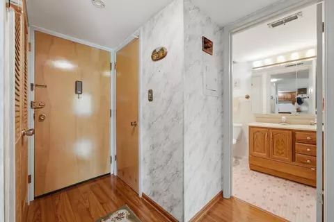 Entry Way - 100 Deborah Ln #28B, Wheeling, IL 60090 photo 1 of 1