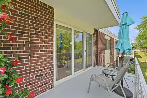 Exterior - 100 Deborah Ln #28B, Wheeling, IL 60090 photo 3 of 6