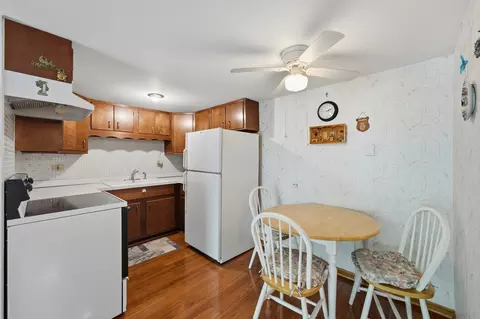 Kitchen - 100 Deborah Ln #28B, Wheeling, IL 60090 photo 2 of 2