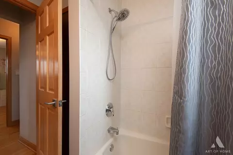 Bath - 7934 W 81st Pl, Bridgeview, IL 60455 photo 2 of 4