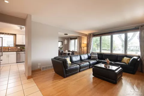 Living - 7934 W 81st Pl, Bridgeview, IL 60455 photo 3 of 5