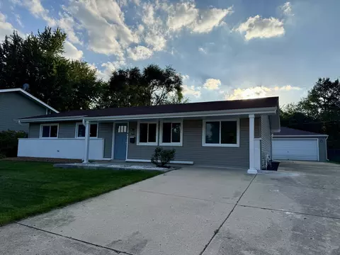 Exterior - 1420 Cooper Rd, Hoffman Estates, IL 60169 photo 4 of 5
