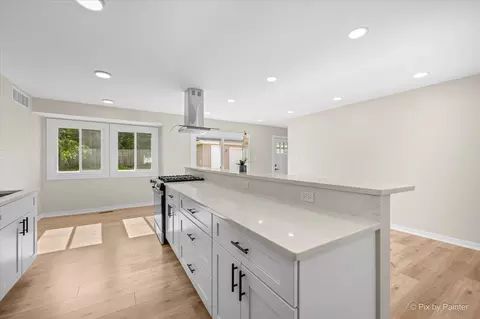 Kitchen - 1420 Cooper Rd, Hoffman Estates, IL 60169 photo 2 of 5