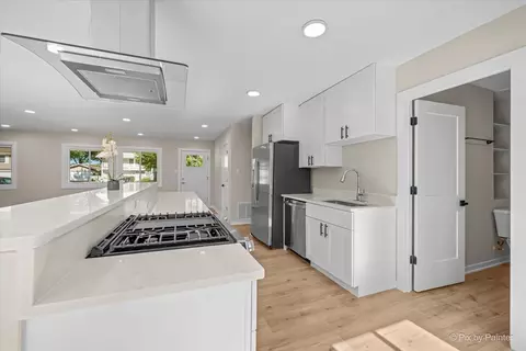 Kitchen - 1420 Cooper Rd, Hoffman Estates, IL 60169 photo 4 of 5