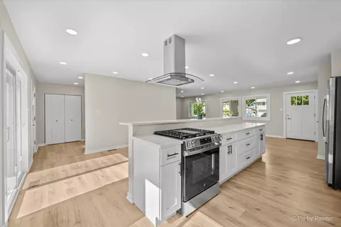 Kitchen - 1420 Cooper Rd, Hoffman Estates, IL 60169 photo 3 of 5