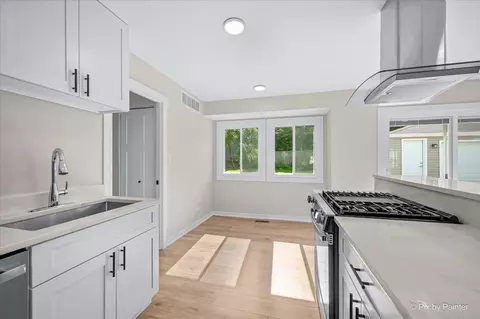 Kitchen - 1420 Cooper Rd, Hoffman Estates, IL 60169 photo 5 of 5