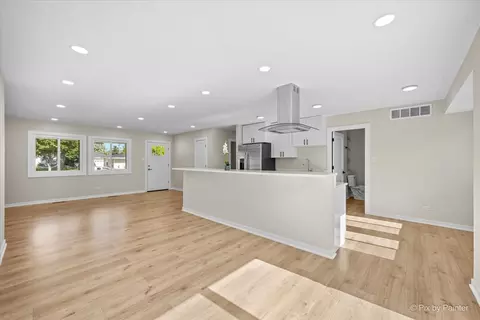 Living - 1420 Cooper Rd, Hoffman Estates, IL 60169 photo 4 of 6