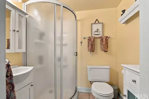 Bath - 3601 Windmere Ln, Johnsburg, IL 60051 photo 5 of 5