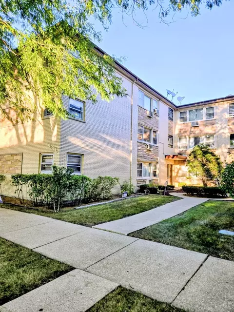 4775 N Linder Ave N #2A, Chicago, IL 60630