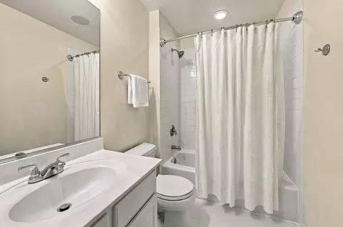 Bath - 3691 Grayhawk Dr, Algonquin, IL 60102 photo 4 of 6