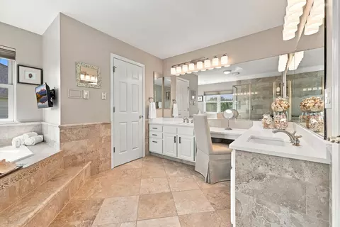 Bath - 3691 Grayhawk Dr, Algonquin, IL 60102 photo 2 of 6