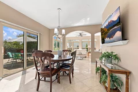 Dining - 3691 Grayhawk Dr, Algonquin, IL 60102 photo 5 of 5