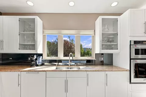 Kitchen - 3691 Grayhawk Dr, Algonquin, IL 60102 photo 3 of 6