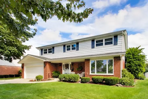 2424 E Miner St, Arlington Heights, IL 60004