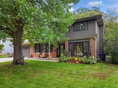 430 Spruce Dr, Schaumburg, IL 60193