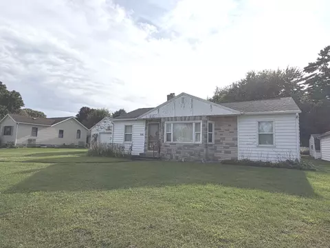 Exterior - 404 Maple Ave, Forreston, IL 61030 photo 3 of 3