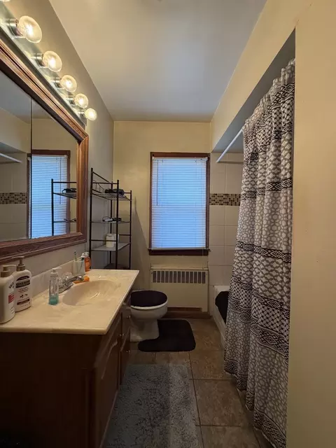 Bath - 404 Maple Ave, Forreston, IL 61030 photo 1 of 1