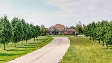 Exterior - 12890 Grandview Dr, Morrison, IL 61270 photo 4 of 5