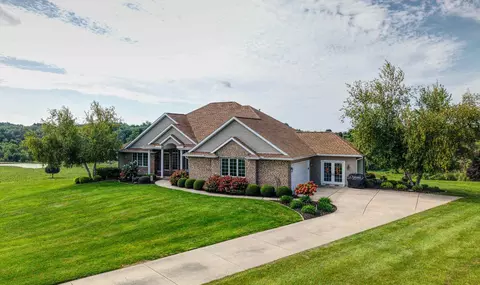 Exterior - 12890 Grandview Dr, Morrison, IL 61270 photo 3 of 5