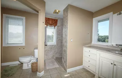 Bath - 12890 Grandview Dr, Morrison, IL 61270 photo 2 of 5