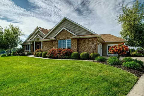 Exterior - 12890 Grandview Dr, Morrison, IL 61270 photo 2 of 5