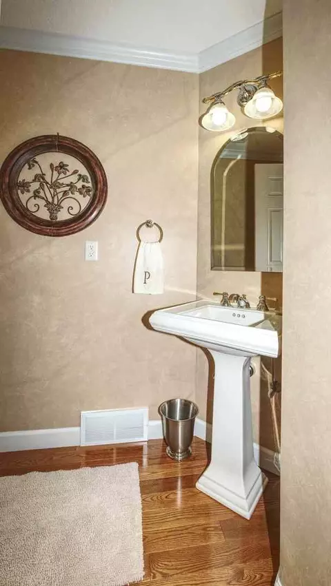 Bath - 12890 Grandview Dr, Morrison, IL 61270 photo 4 of 5