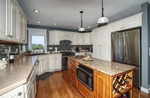 Kitchen - 12890 Grandview Dr, Morrison, IL 61270 photo 3 of 5