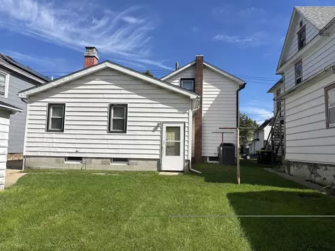 Exterior - 714 S Walnut Ave, Freeport, IL 61032 photo 2 of 4