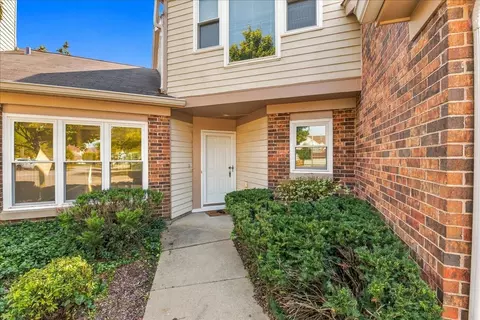 23 Willow Pkwy, Buffalo Grove, IL 60089