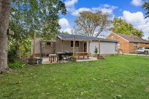 Exterior - 1115 Hovey Ave, Normal, IL 61761 photo 3 of 7