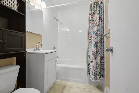 Bath - 1115 Hovey Ave, Normal, IL 61761 photo 1 of 2
