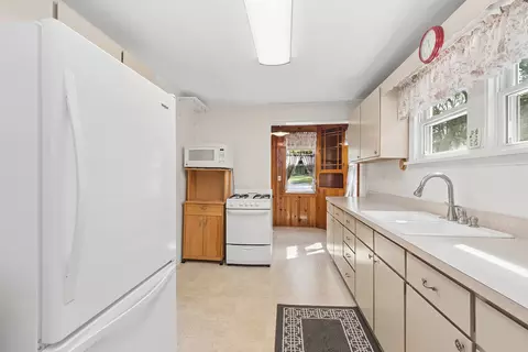 Kitchen - 150 E 2nd Ave, New Lenox, IL 60451 photo 1 of 2