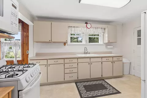 Kitchen - 150 E 2nd Ave, New Lenox, IL 60451 photo 2 of 2