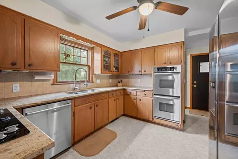 Kitchen - 3610 37th St, Moline, IL 61265 photo 2 of 4