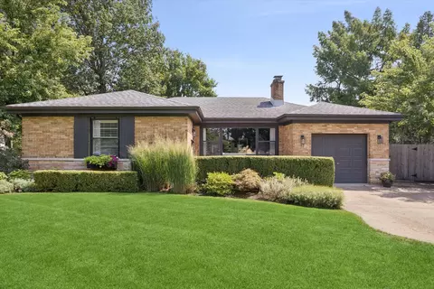 17 Golf Ave, Clarendon Hills, IL 60514