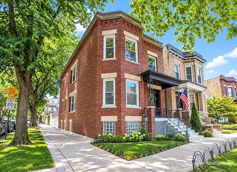 3657 N Hermitage Ave, Chicago, IL 60613