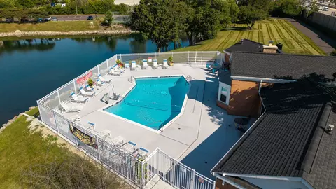 Exterior - 5501 Carriageway Dr #313A, Rolling Meadows, IL 60008 photo 4 of 8