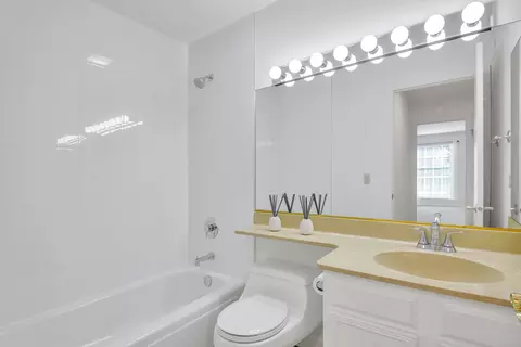 Bath - 5501 Carriageway Dr #313A, Rolling Meadows, IL 60008 photo 6 of 6