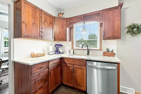 Kitchen - 2602 43rd St, Moline, IL 61265 photo 3 of 4
