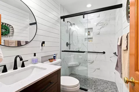 Bath - 2602 43rd St, Moline, IL 61265 photo 1 of 2