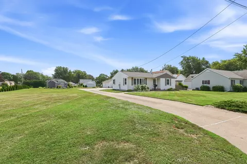 Exterior - 2602 43rd St, Moline, IL 61265 photo 16 of 19