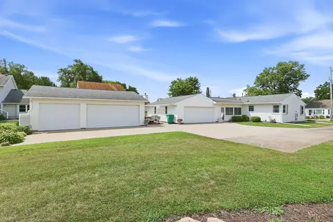Exterior - 2602 43rd St, Moline, IL 61265 photo 9 of 19