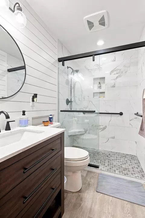 Bath - 2602 43rd St, Moline, IL 61265 photo 2 of 2